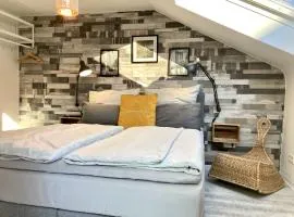 Living at Saarpartments - AdultsOnly - Business & Holiday Homes with Kitchen for Long- and Short Term stay, 3 min to St Johanner Markt and Points of Interest