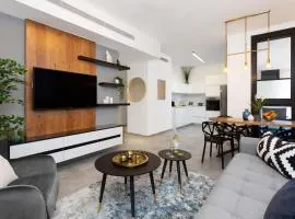 Stylish 2 BR Steps from the Beach by HolyGuest