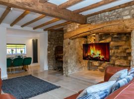 Stunning 4 Bedroom Cottage-Sleeps 8-Free Parking, alojamento para férias em Gloucester