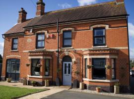 Stunning 5 Bedroom Victorian home with optional hot tub – hotel w mieście Pershore