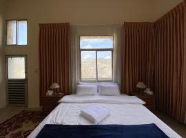 Hayat Guest House, хотел в Наблус