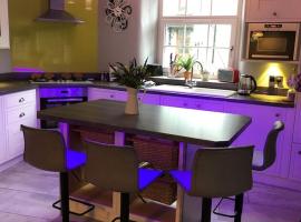 Stylish & Contemporary 5 * Fully Renovated Luxurious Holiday Cottage Ambleside, departamento en Ambleside