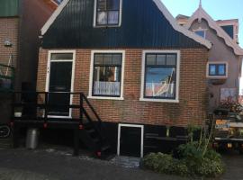 Family fisherman's house Volendam, hotel Volendamban