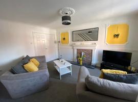 Recently Furnished Stylish 3 Bed House by Town and Beach, hotell i Blythe