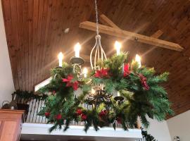 Lake views galore from balconies right on the lake and drought-proof deep water, hotel a Murrayville