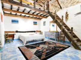 La pergola (old house), budgethotel i Gergei