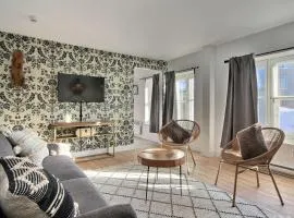 North House - Unique and Sunny Top Floor Old Quebec Gem
