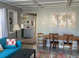 Rustic 2 Bedroom Boho Apartment, cheap hotel in Laramie