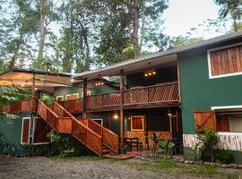 The Green Jungle & Tree House Caribe, 3 tähden hotelli kohteessa Puerto Viejo