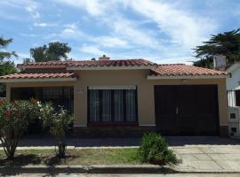 Chalet La Mambu, hotel in Mar de Ajó