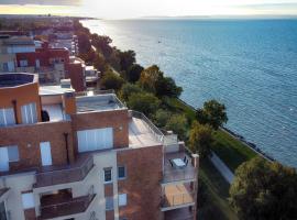 Galerius Golden Beach Apartment, apartment in Siófok