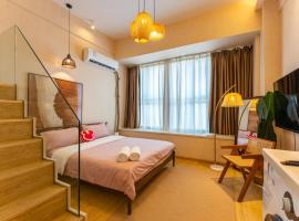 Locals Apartment House 12، فندق في Jiang'an