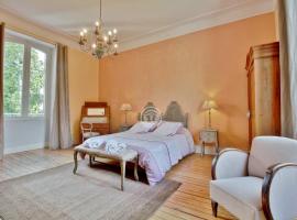 chambre double avec salle d`eau privative, bed and breakfast a Tarbes