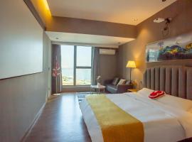 Locals Apartment Place 25, hotel em Zhanjiang