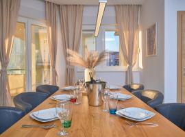 M&M Holiday House with a Pool, hotel in Podstrana