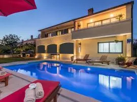 Beautiful Apartment In Svetvincenat