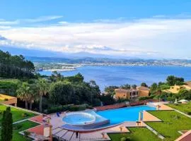 Vue mer et sur la baie de Cannes randonnée VTT au pied de l Esterel