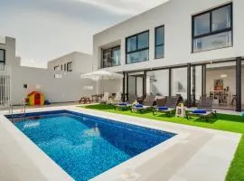 SunnyVillas 4BR New Villa Private Pool in Pernera