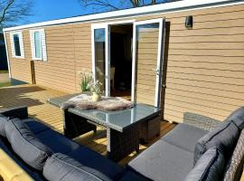 Luxe Chalet Lauwersoog, hotel em Lauwersoog