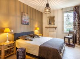 Le Clos Bellevue Appartement T3 parking + piscine, hotel in Rodez