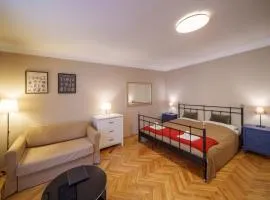 Old Town - 3 Bedroom 3 Bathroom & Kitchen Apartment Templova