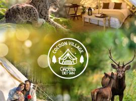 Cocoon Village - Glamping - Domaine des Grottes de Han, family hotel in Rochefort
