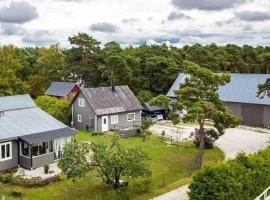 Gotland, Hästgård i Stånga, hotel in Stånga