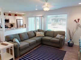 AH-B104 Newly Remodeled Ground Floor Condo, Overlooking PoolHot Tub, pet-friendly hotel in Port Aransas