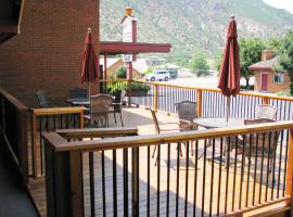 Frontier Lodge, hotell i Glenwood Springs