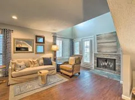 Cozy Arlington Condo about 18 Mi to Dtwn Dallas!