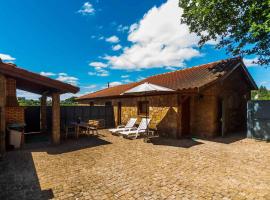 Casa das Vinhas Camélias de BastoTurismo Rural: Celorico de Basto'da bir tatil evi