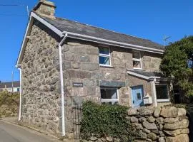 Cosy, coastal cottage in Snowdonia