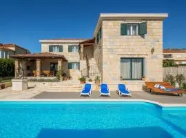 Amazing Home In Zrnovnica