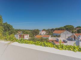 Melro's Places, hotel with parking in Sesimbra