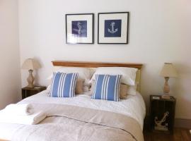 Harbour Retreat Padstow - Entire Apartment in the beautiful old town of Padstow Harbour, apartment in Padstow