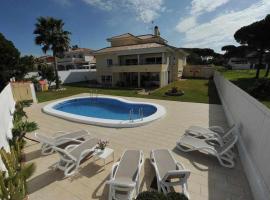 Chalet Villa Ventolera Novo Sancti Petri Chiclana、チクラナ・デ・ラ・フロンテーラのシャレー