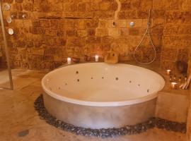 Honey suite, hotel with jacuzzis in ‘Akko