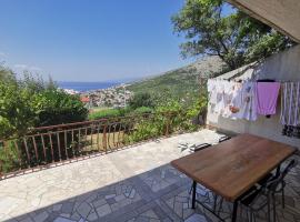 DeeDee Apartment、セニのホテル