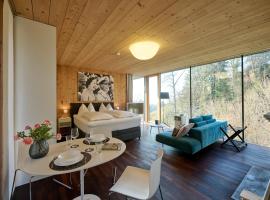 Design Apartment mit Panoramafenster - Wald und Seeblick - Ruhe nahe der Stadt, hotel in Bregenz