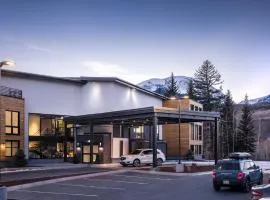 The Block Hotel & Commons