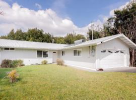 Pukeawe Hale, holiday home in Volcano