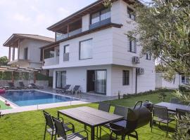 Antalya Havaalanı yakını lüx Villa, hotel met zwembaden in Altınkum