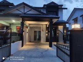 55 homestay 4-bedrooms guesthouse in Bukit Bakri Muar Johor, guesthouse kohteessa Bakri