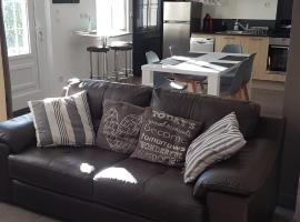 La Maison Des Chiens Rouges