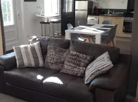 La Maison Des Chiens Rouges