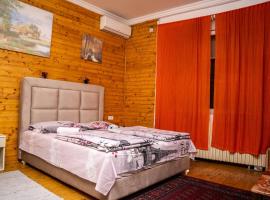 Sobe sa sopstvenim KUPATILOM Private rooms bathroom In CENTER, hotel u Novom Sadu