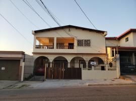 Casa Altamira, hotel cerca de Aeropuerto Internacional Ramón Villeda Morales - SAP, San Pedro Sula