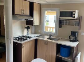 Mobilhome 6 personnes, glamping site in Saint-Georges-de-Didonne