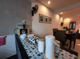 Arena Guesthouse Kuching near Kuching Airport with fully aircond and free WiFi