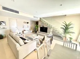 A Stunning Seaview Penthouse; 3bedrooms + nanny